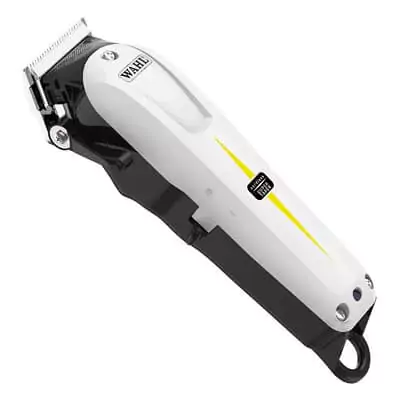 Máquina de cortar cabelo profissional Wahl Super Taper, com frente branca com detalhes em amarelo, traseira preta e alavanca preta.